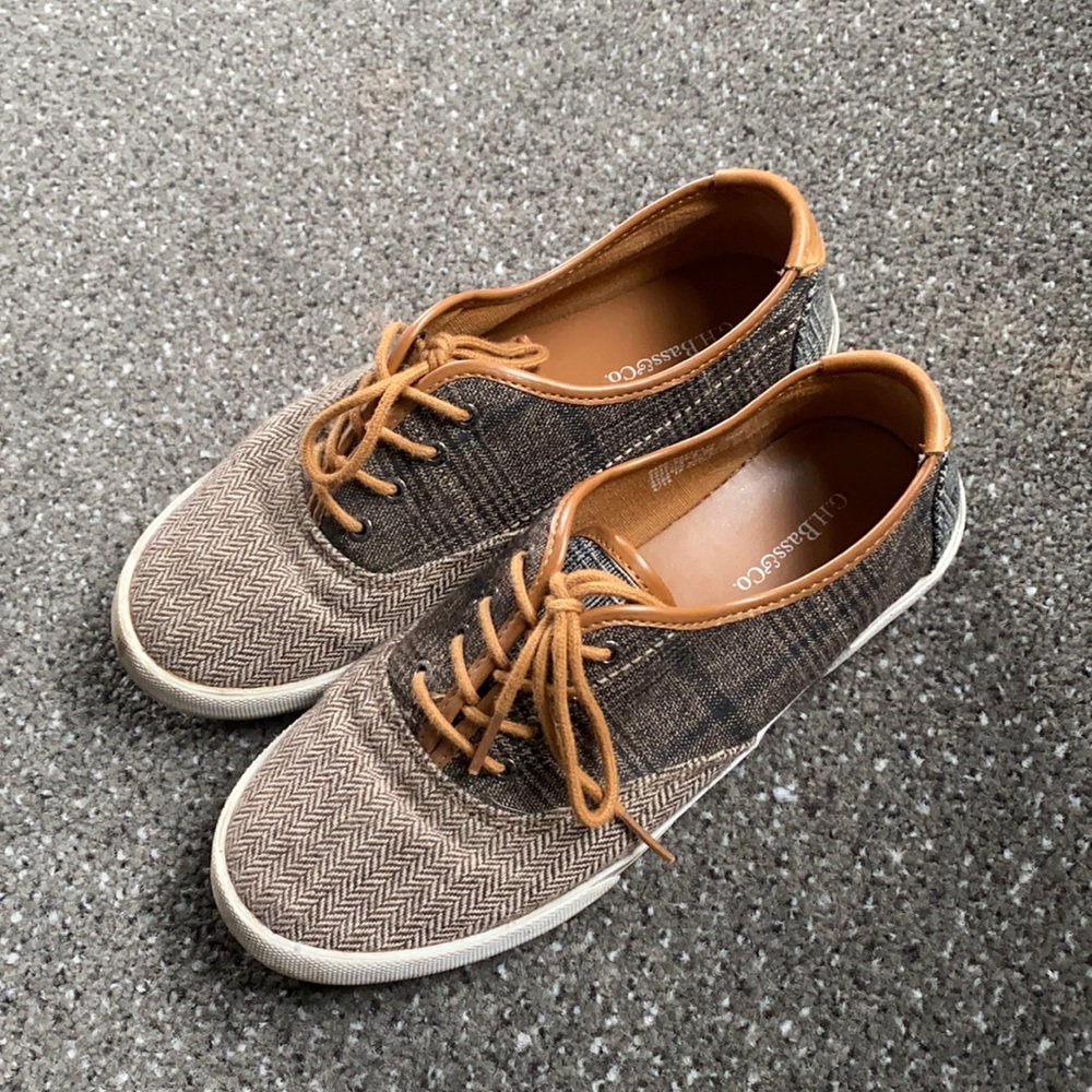 G.H Bass flat shoes